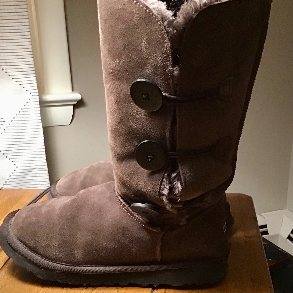 UGG Bailey Button Triplet Tall Chocolate Boots Sz 7 Women